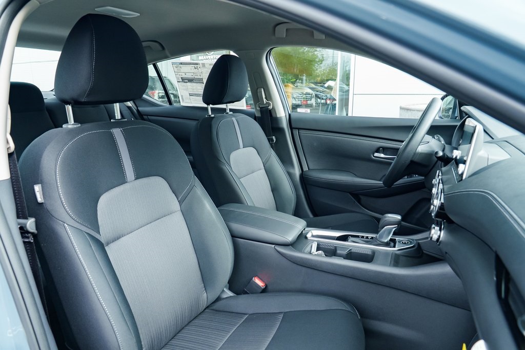 2025 Nissan Sentra SV Image 13 of 28