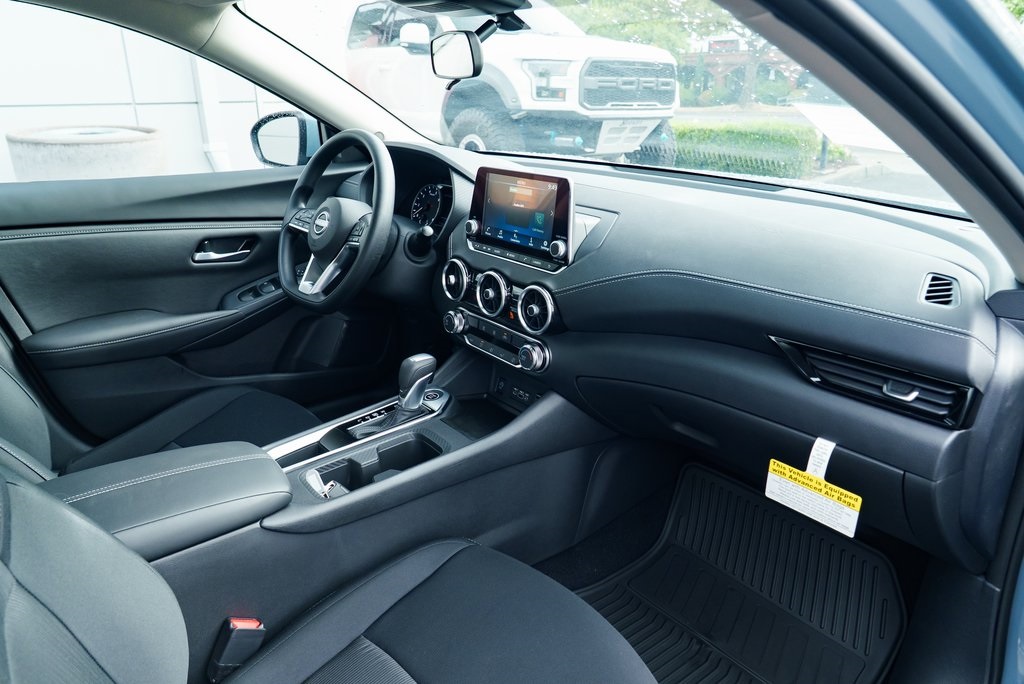 2025 Nissan Sentra SV Image 19 of 28
