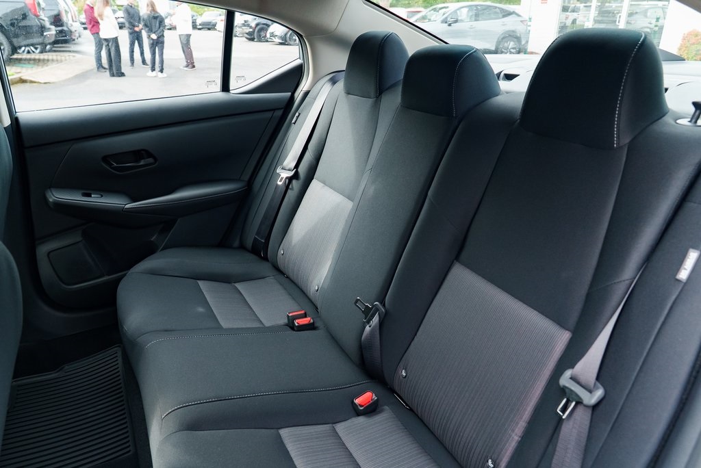 2025 Nissan Sentra SV Image 10 of 28