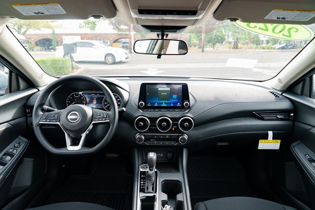 2025 Nissan Sentra SV Image 16 of 28