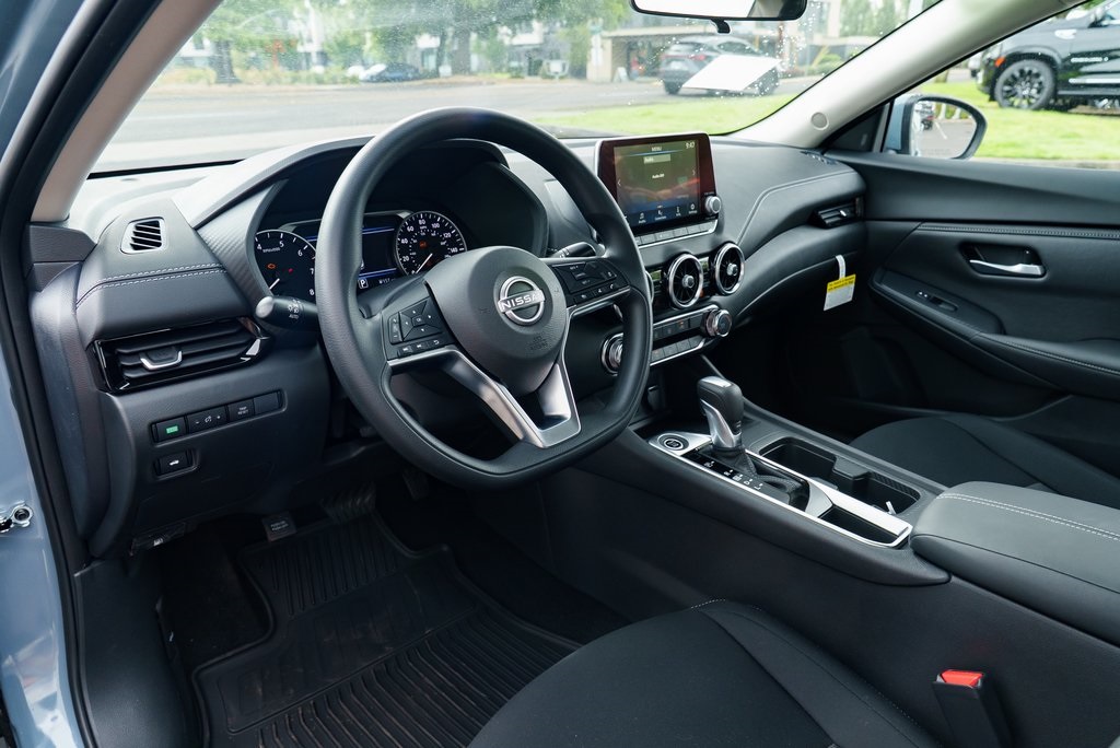 2025 Nissan Sentra SV Image 18 of 28