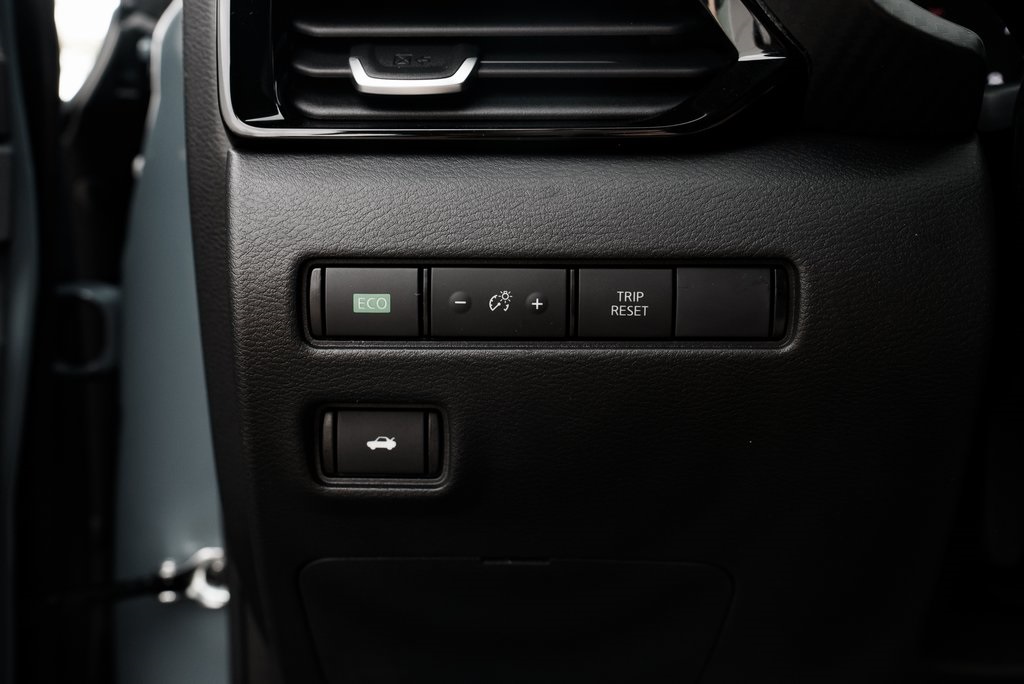 2025 Nissan Sentra SV Image 27 of 28