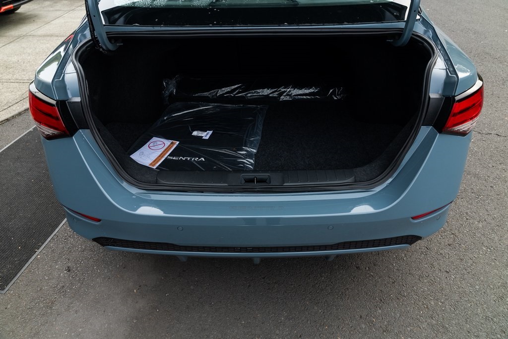 2025 Nissan Sentra SV Image 8 of 26