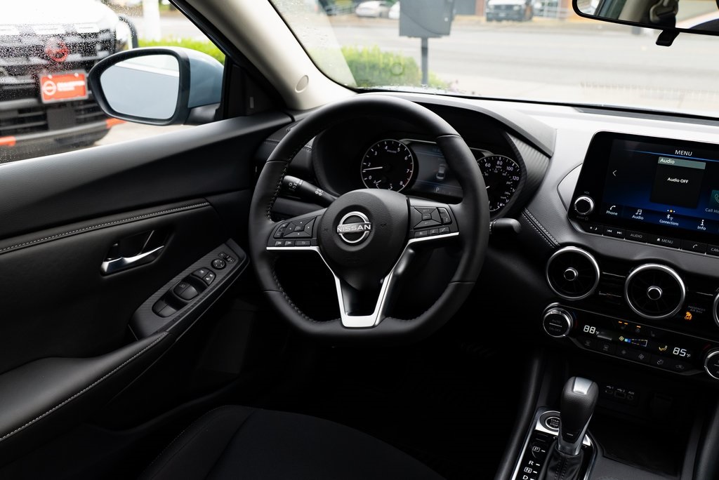 2025 Nissan Sentra SV Image 15 of 26