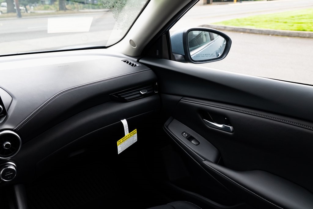 2025 Nissan Sentra SV Image 17 of 26