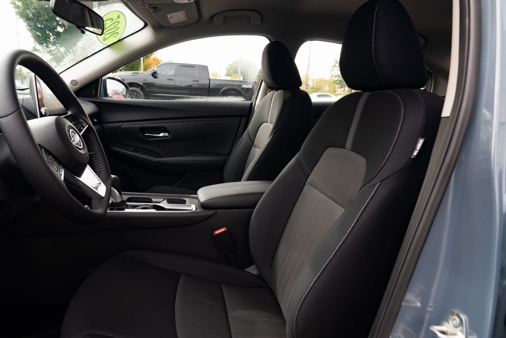 2025 Nissan Sentra SV Image 12 of 26