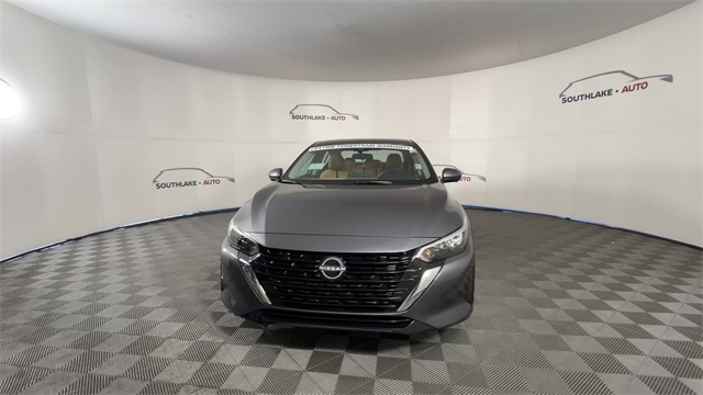 2025 Nissan Sentra SV Image 2 of 26