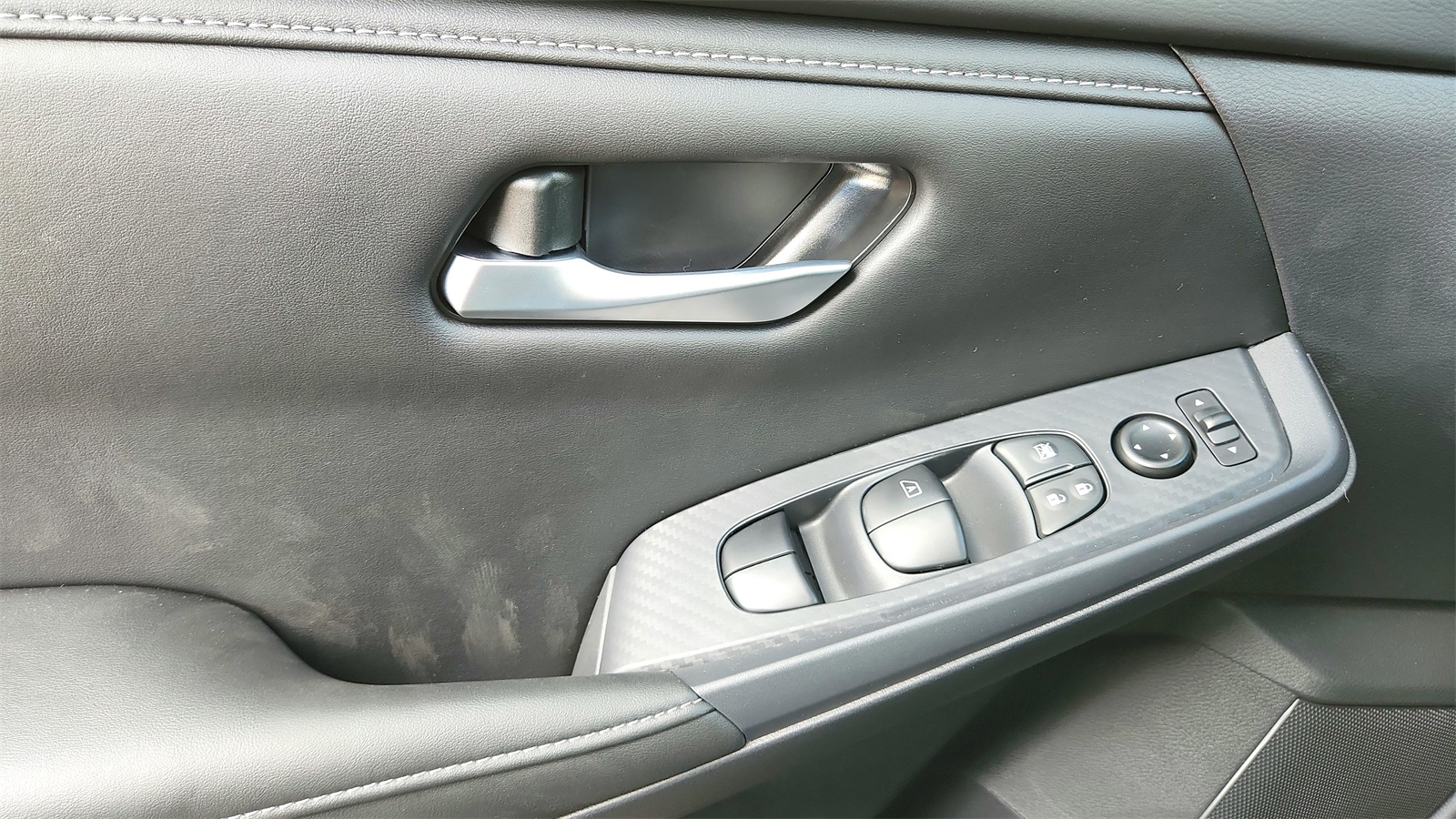 Vehicle image 13 of 20