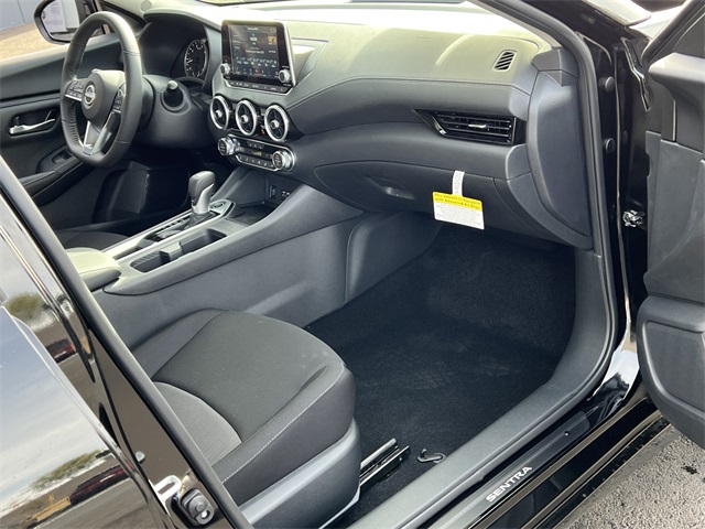 2025 Nissan Sentra SV Image 25 of 28