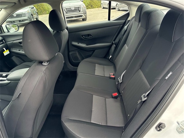 Vehicle image 20 of 34
