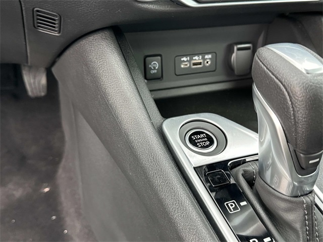 Vehicle image 28 of 34