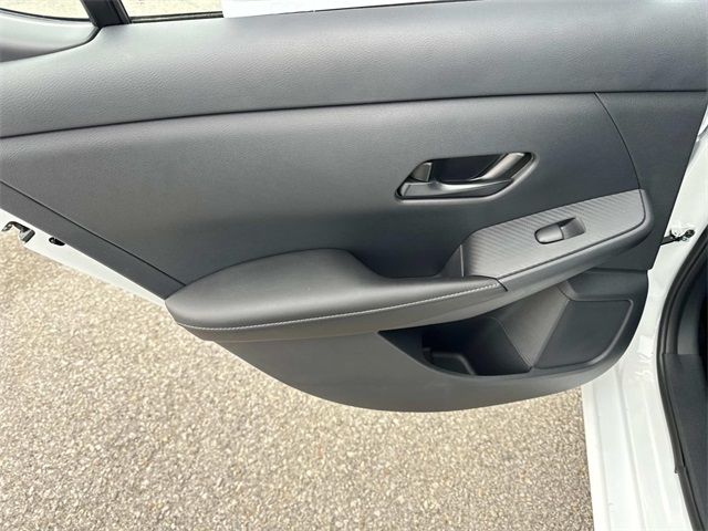 Vehicle image 19 of 34