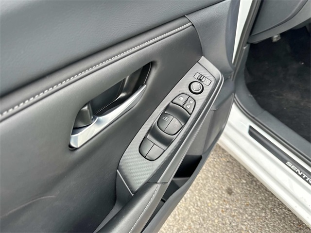 Vehicle image 22 of 34