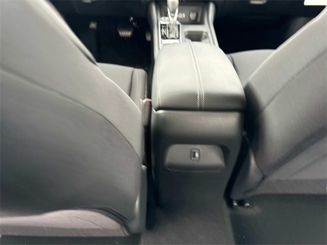 Vehicle image 18 of 34