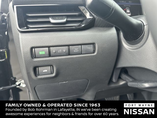 Vehicle image 14 of 36
