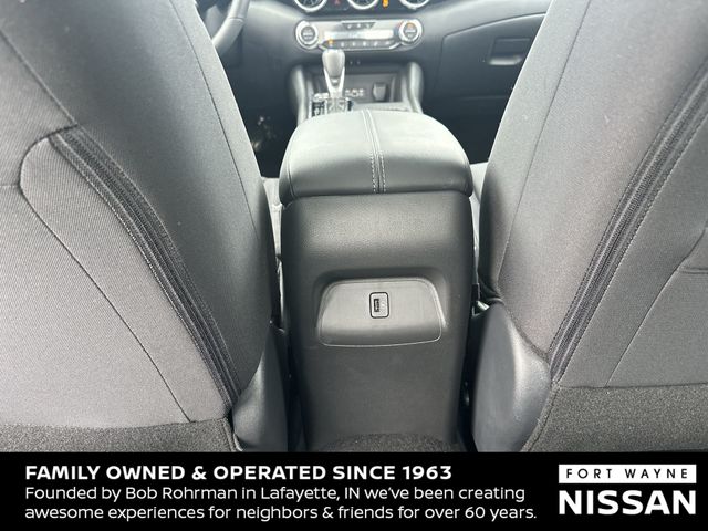 Vehicle image 22 of 36