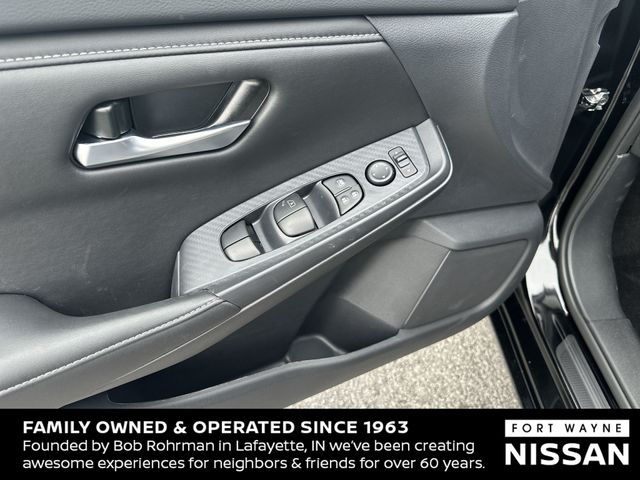 Vehicle image 15 of 36