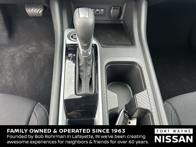 Vehicle image 33 of 36