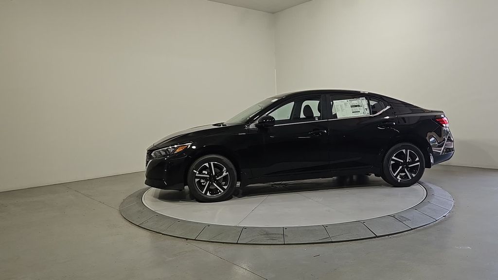 2025 Nissan Sentra SV Image 2 of 28