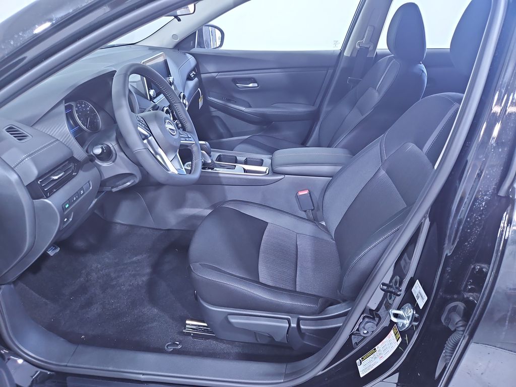 2025 Nissan Sentra SV Image 14 of 28