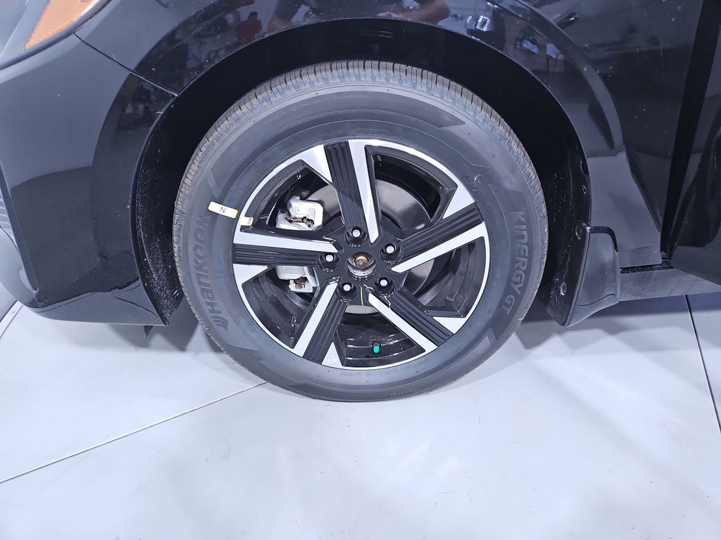 2025 Nissan Sentra SV Image 10 of 28