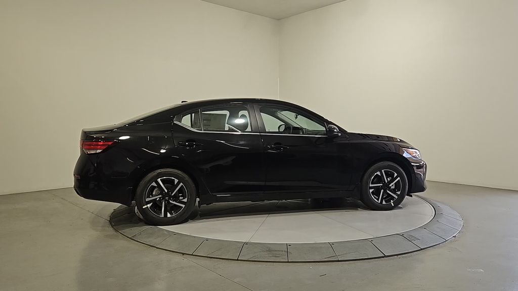 2025 Nissan Sentra SV Image 5 of 28