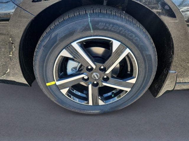 Vehicle image 25 of 31