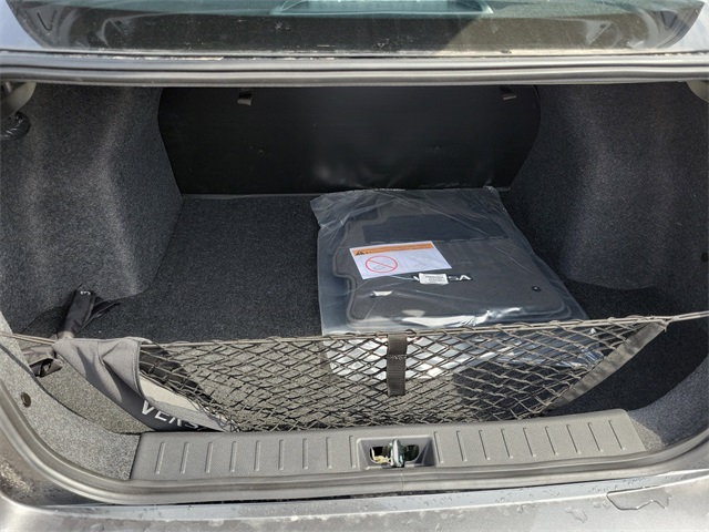 Vehicle image 23 of 25