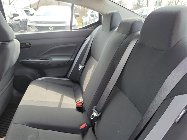 Vehicle image 21 of 25