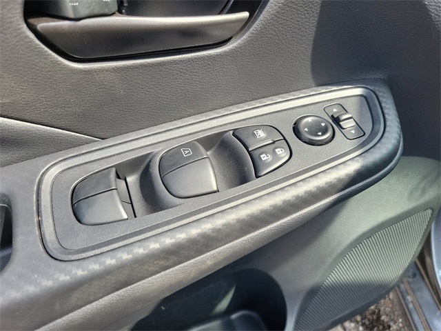 Vehicle image 16 of 25
