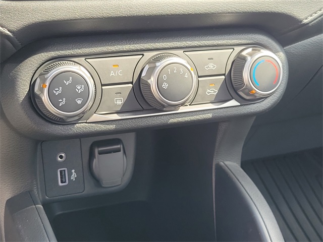 Vehicle image 13 of 25