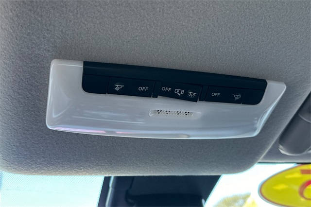 Vehicle image 35 of 37