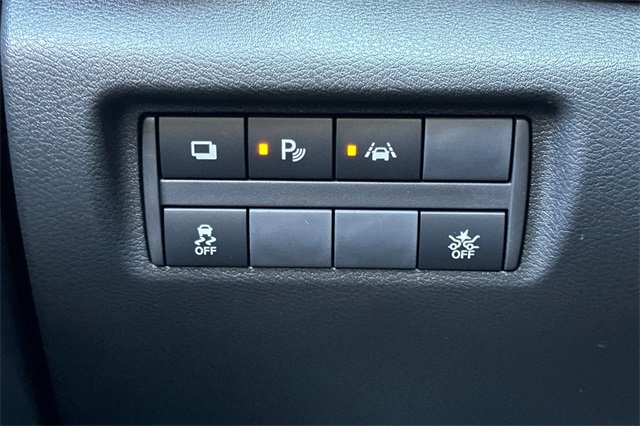 Vehicle image 33 of 37