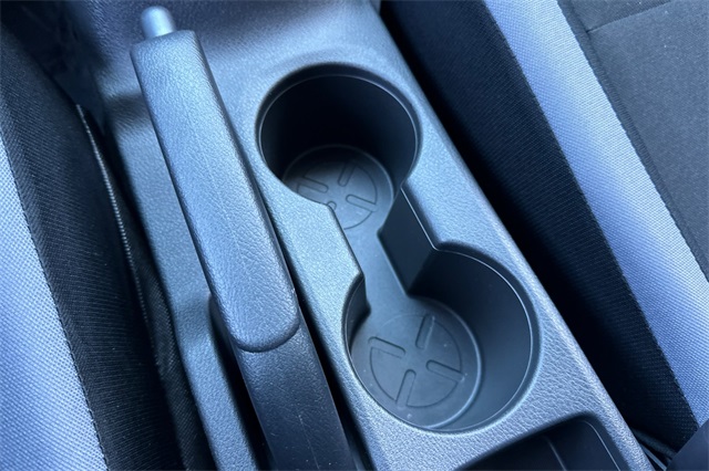 Vehicle image 34 of 37