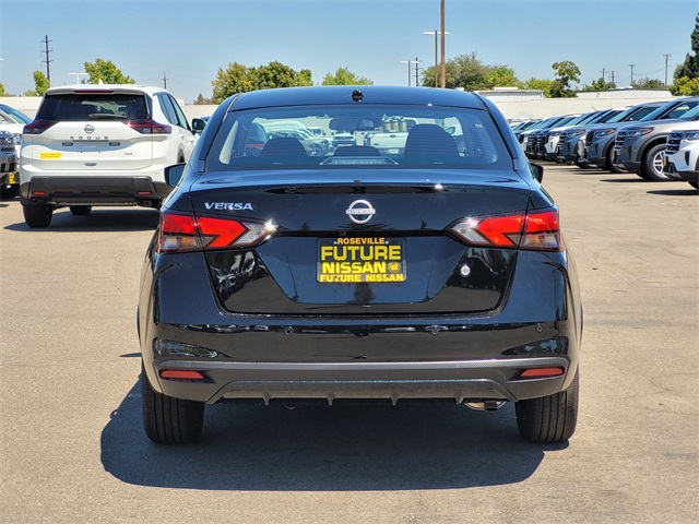 Vehicle image 4 of 10