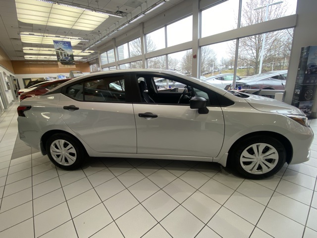 2025 Nissan Versa S Image 9 of 33