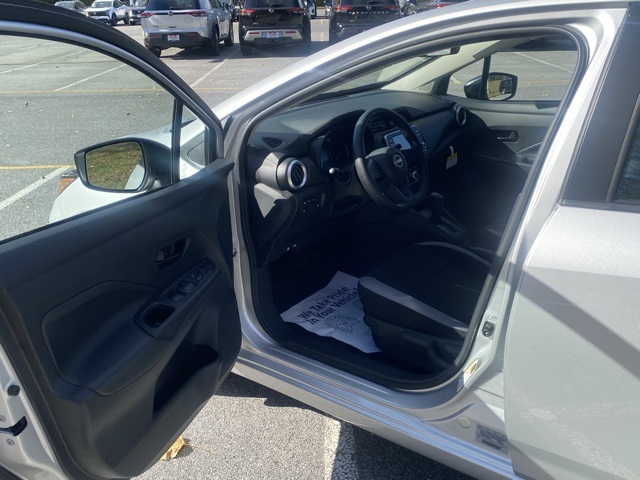 2025 Nissan Versa S Image 17 of 35