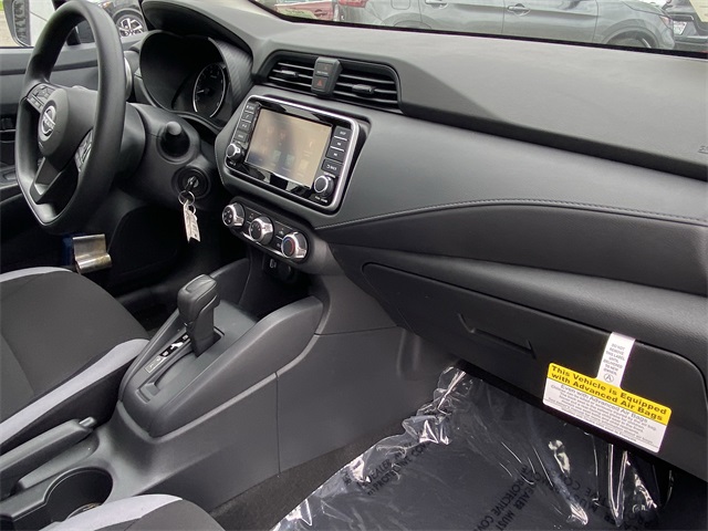 Vehicle image 14 of 21
