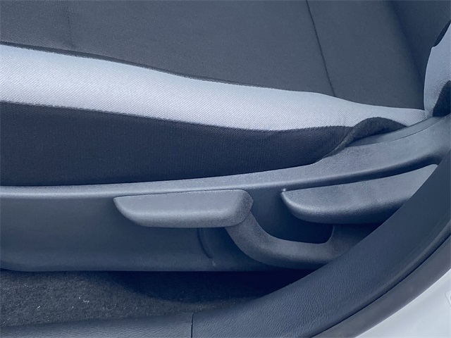 Vehicle image 18 of 21