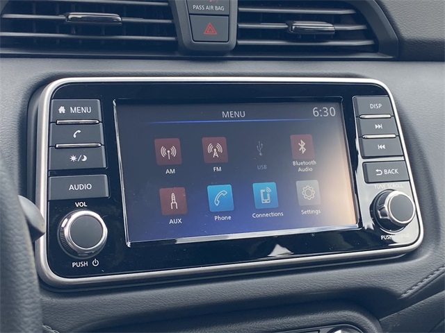 Vehicle image 16 of 21
