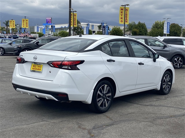 Vehicle image 4 of 21