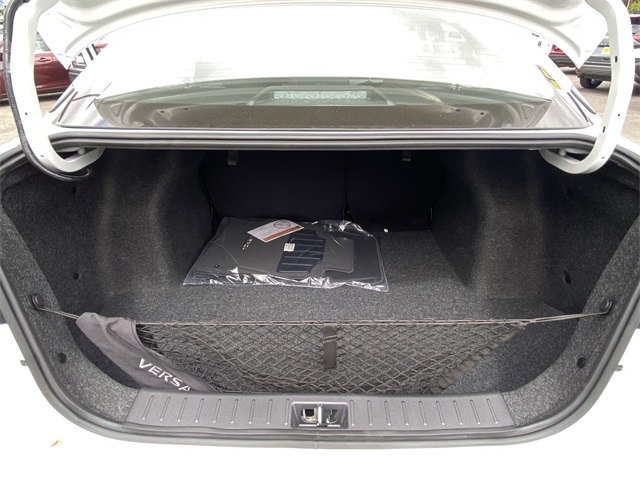 Vehicle image 8 of 21