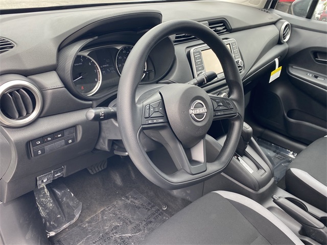 Vehicle image 13 of 21
