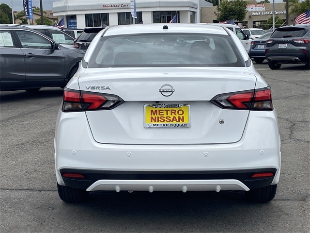 Vehicle image 5 of 21