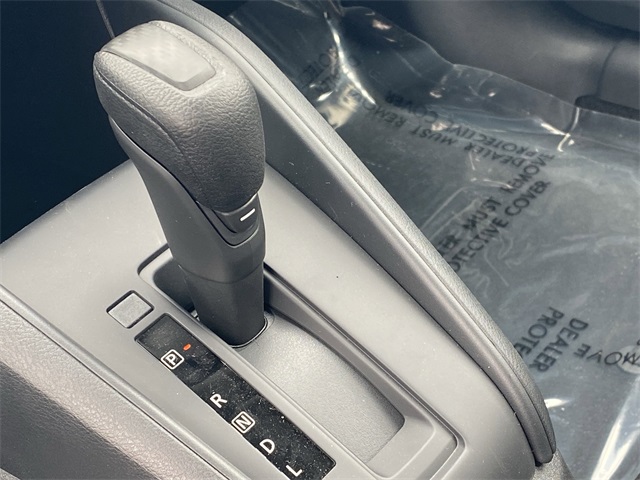 Vehicle image 17 of 21