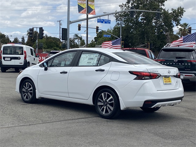 Vehicle image 6 of 21