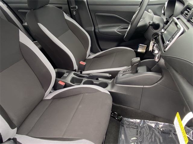 Vehicle image 10 of 21