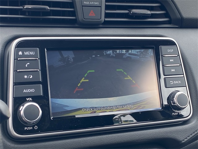 Vehicle image 15 of 21