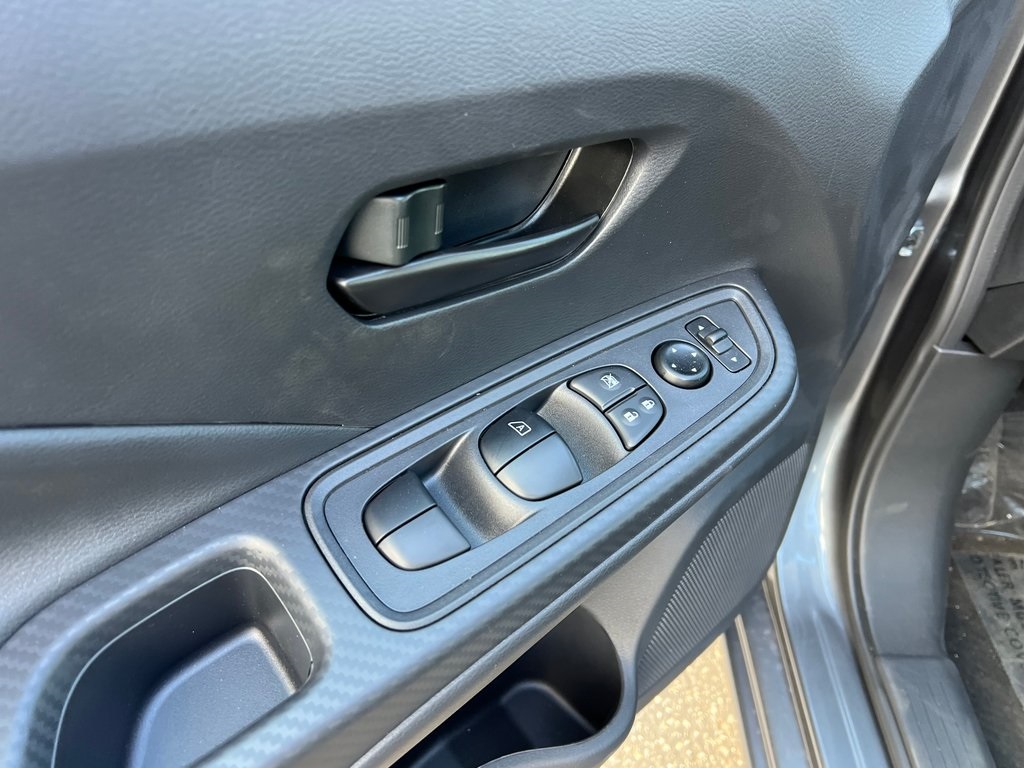Vehicle image 24 of 27