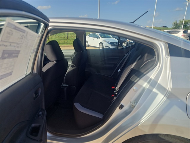 Vehicle image 13 of 17